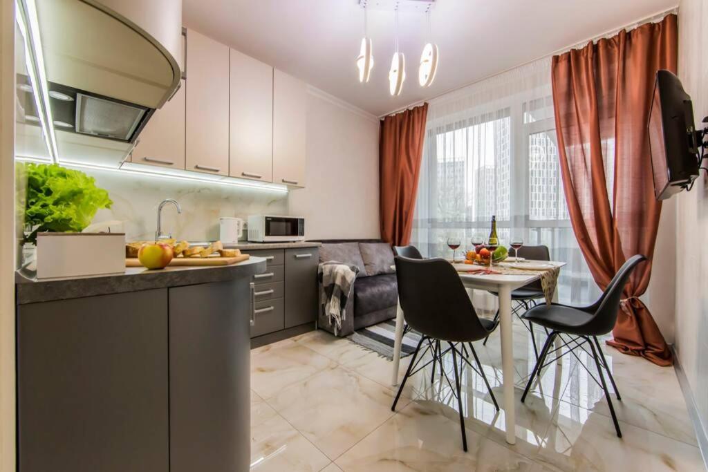 Новые Светлые Апартаменты Метро Славутич Kiev Ngoại thất bức ảnh